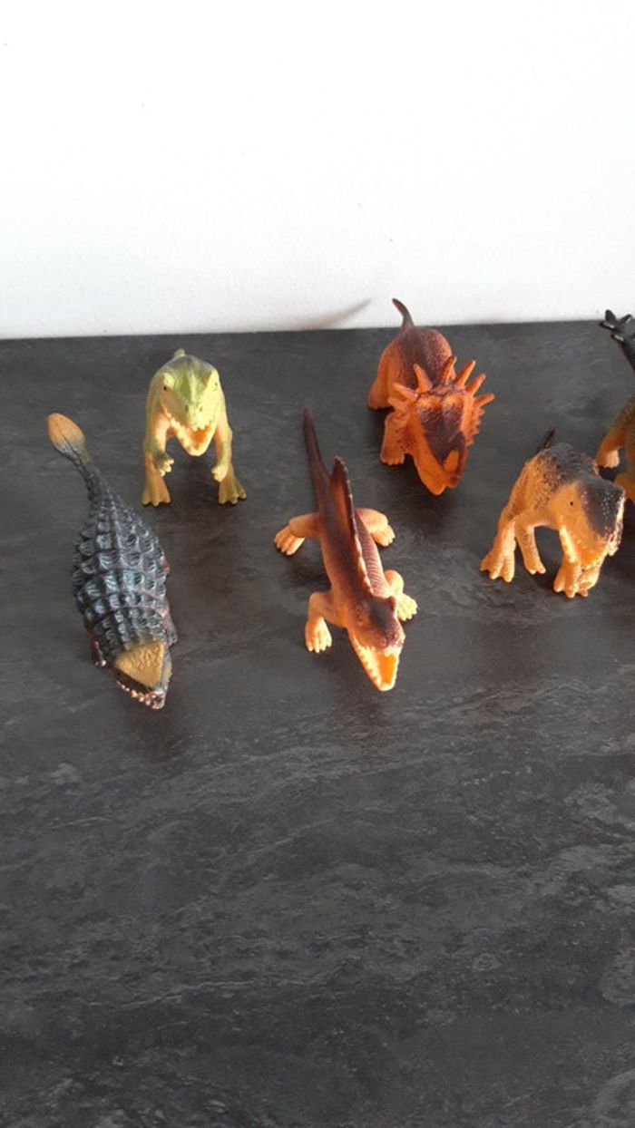 Lot dinosaures - photo numéro 2