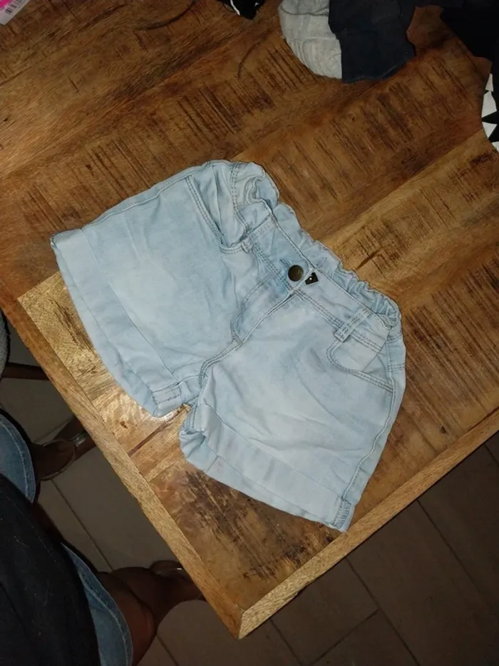Short tape à l'œil 9 ans