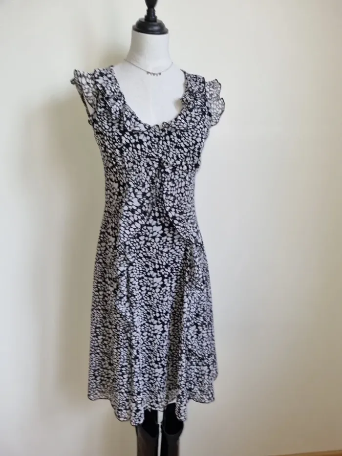 Robe volantée noire & blanche sans manches - photo numéro 2