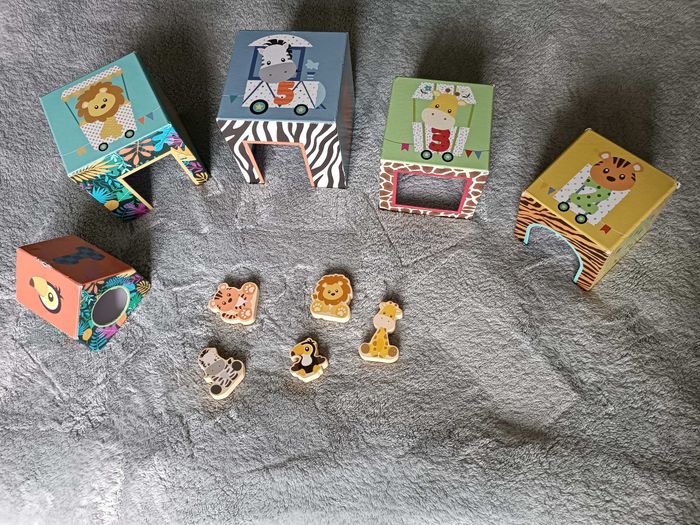 Cubes d’éveil empilables en bois et carton avec petits animaux - photo numéro 2