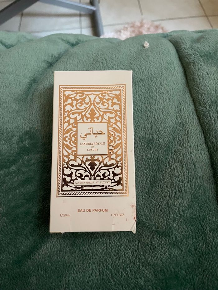 Magnifique eau de parfum  Lacaria Royale de Luxury - photo numéro 3