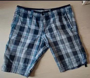Short à carreaux esprit taille 33.