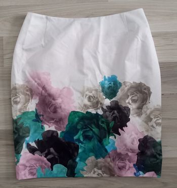 Jupe à genoux blanche imprimée à fleurs H&M taille 38