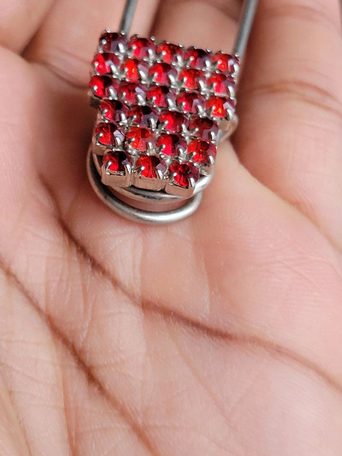 Broche épingle rouge - photo numéro 4