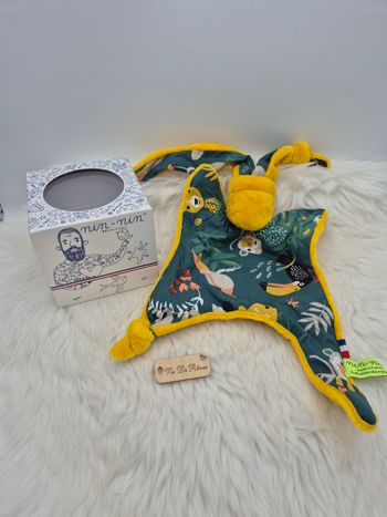 Doudou Plat Nin-Nin Le Tripical Jaune