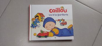 Caillou va à la garderie