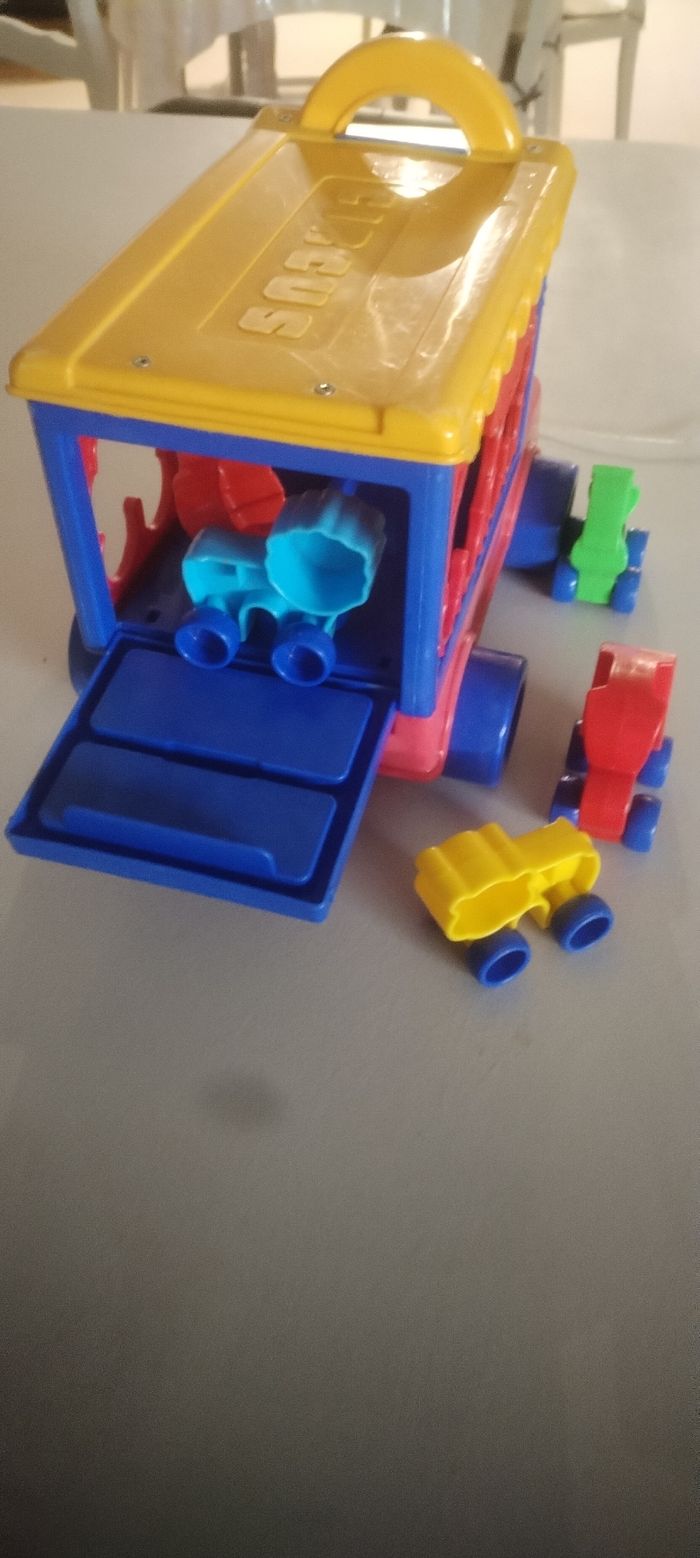 Camions  cirque avec formes animaux - photo numéro 6