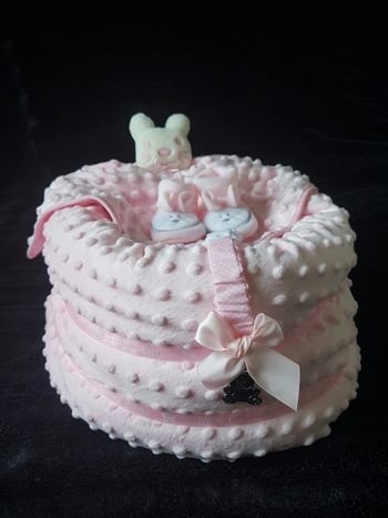 Gâteau de couches toute en rose