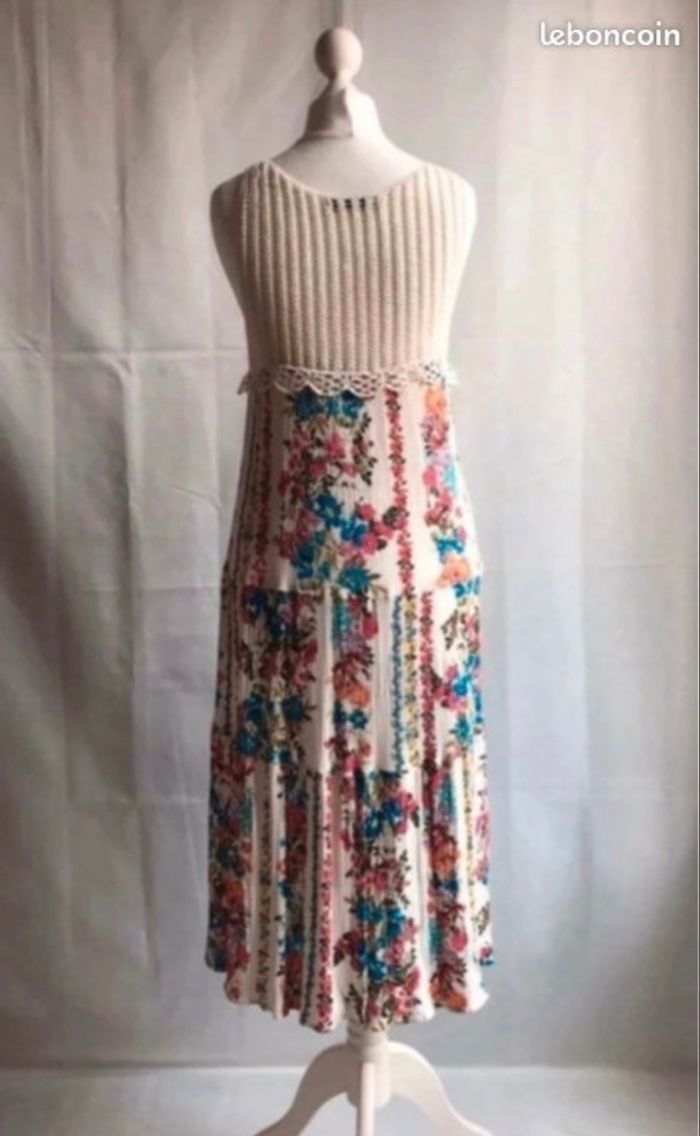 Robe longue fleurie avec empiècement dentelle Zara - photo numéro 4