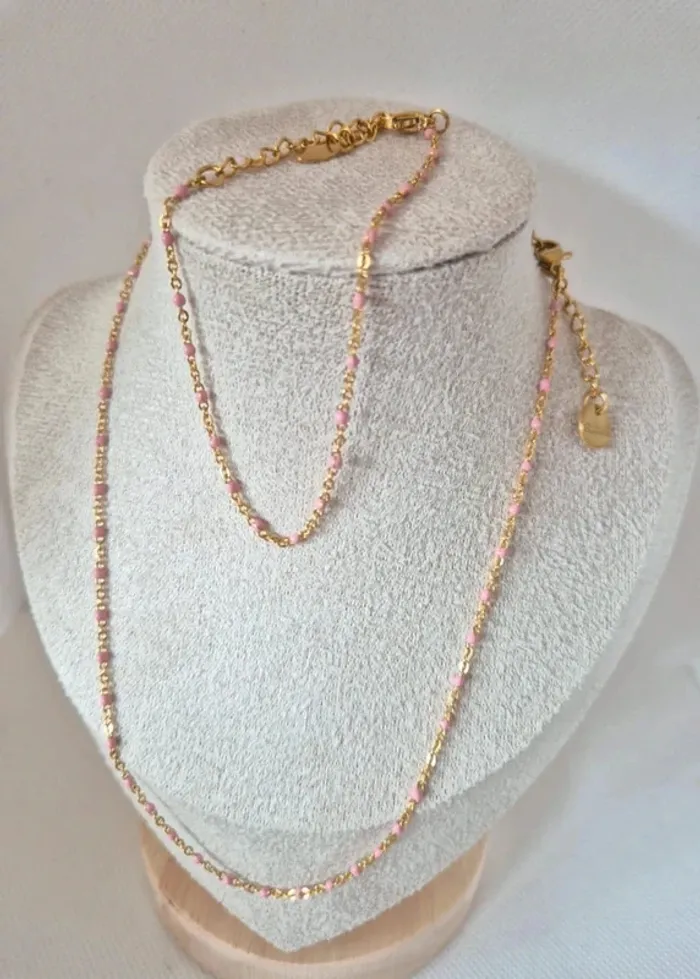 Parure 2 bijoux : collier ras du cou + bracelet dorée or acier inoxydable perles rose - photo numéro 2