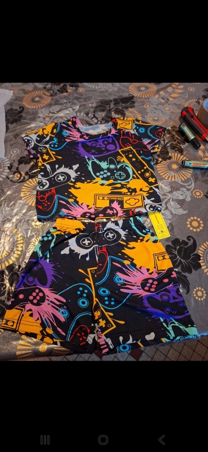 Tee-shirt + short garçon taille 4 ans neuf tricolores