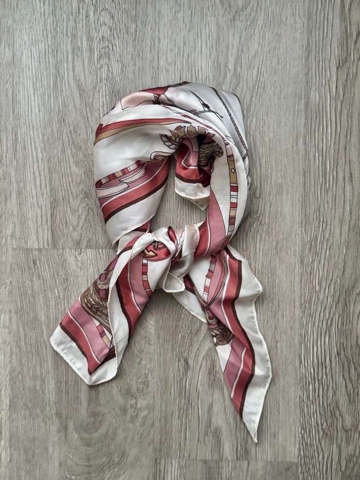 Foulard blanc et rose