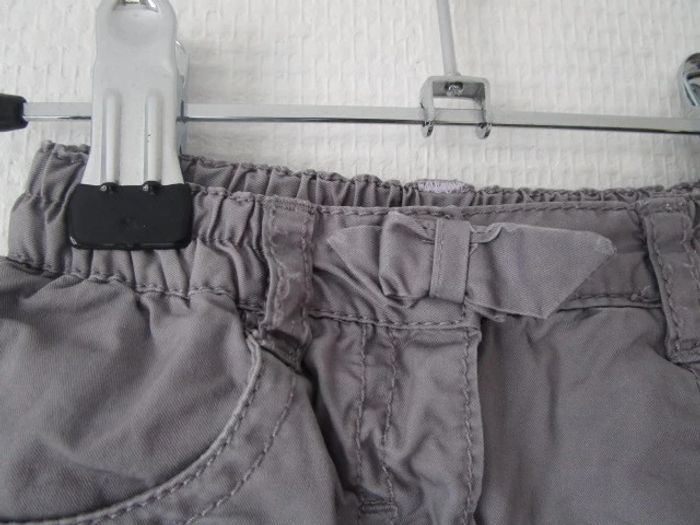Pantalon gris Obaïbi 3 mois TBE - photo numéro 3