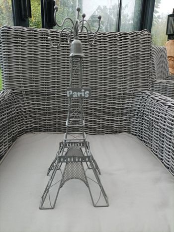Joli porte bijoux Tour Eiffel neuf