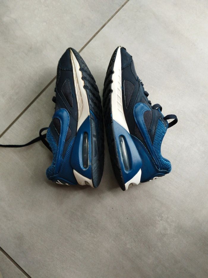 Baskets Nike air max ivo GS 36,5 - photo numéro 4