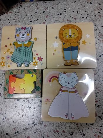 4 puzzles de 3 pièces  Âge  18m +
