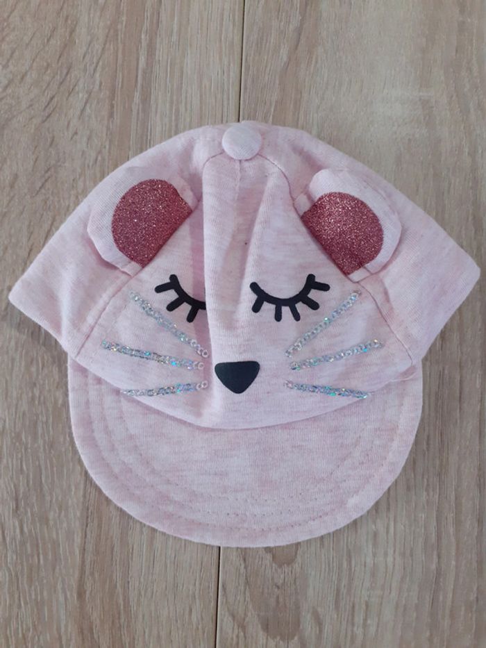 Casquette rose paillettes 38 cm