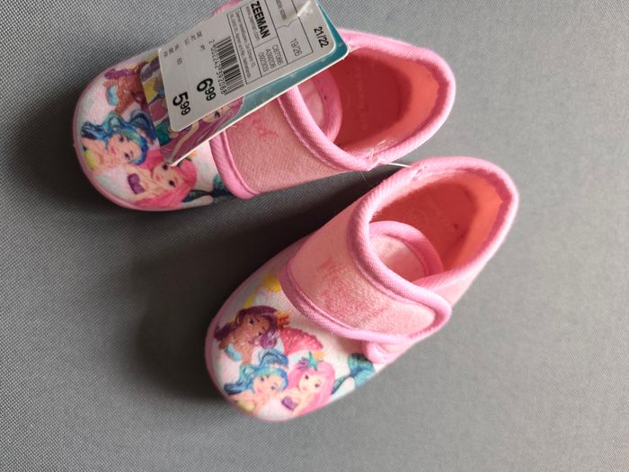 Paire de chaussons neufs 🦄 Taille 21/22