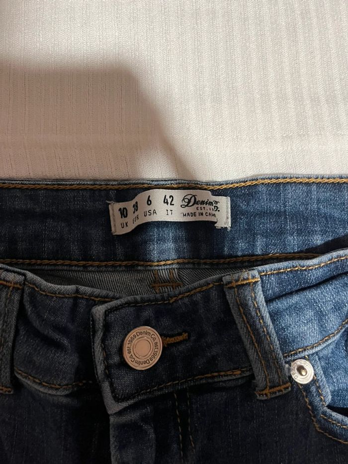 Lot pantalon jean à trous et débardeur blanc à col - photo numéro 2