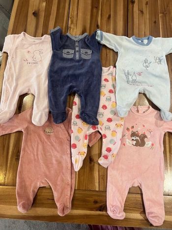 Lot de pyjama en velours taille 1 mois très bon état