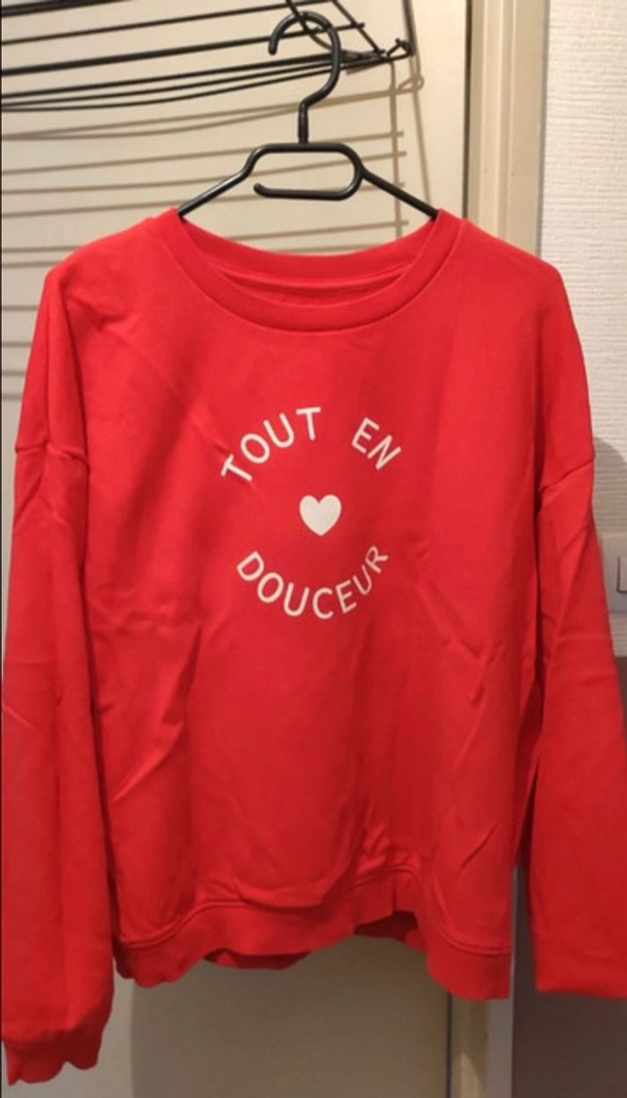 Pull rouge - photo numéro 2