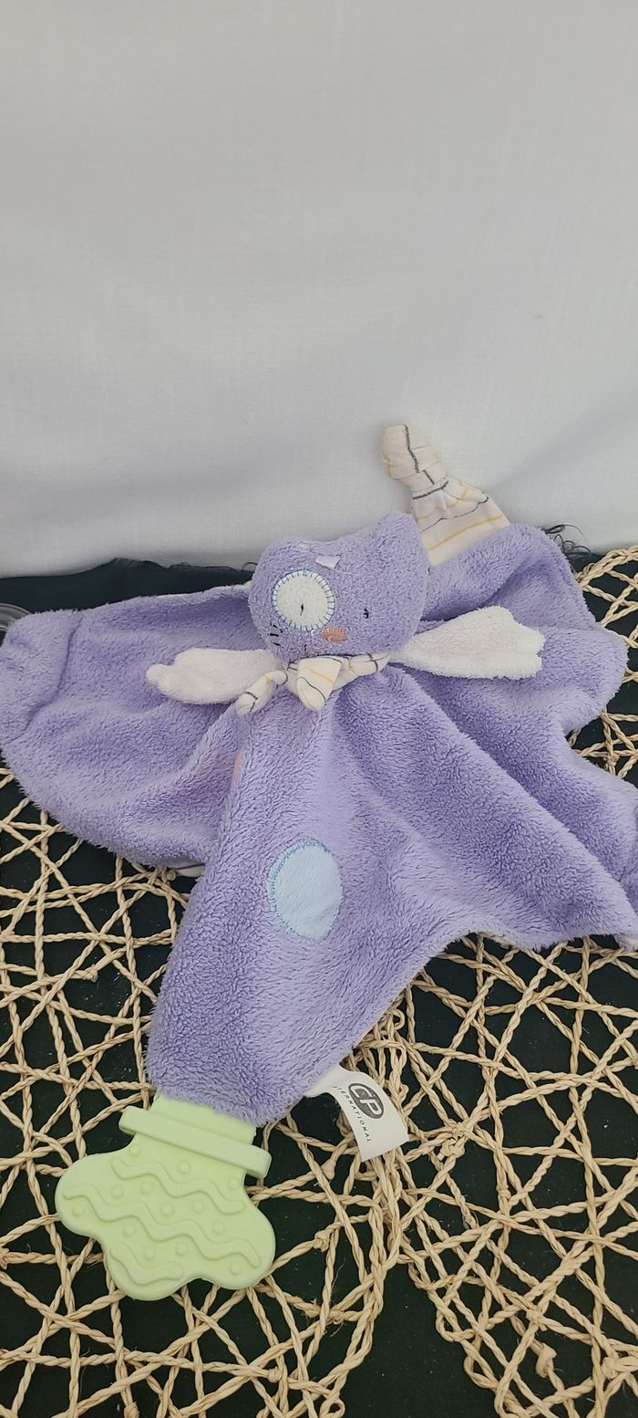 Doudou CP International Chat Plat Carré Biolet Dentition Anneau Billes Vert - photo numéro 3