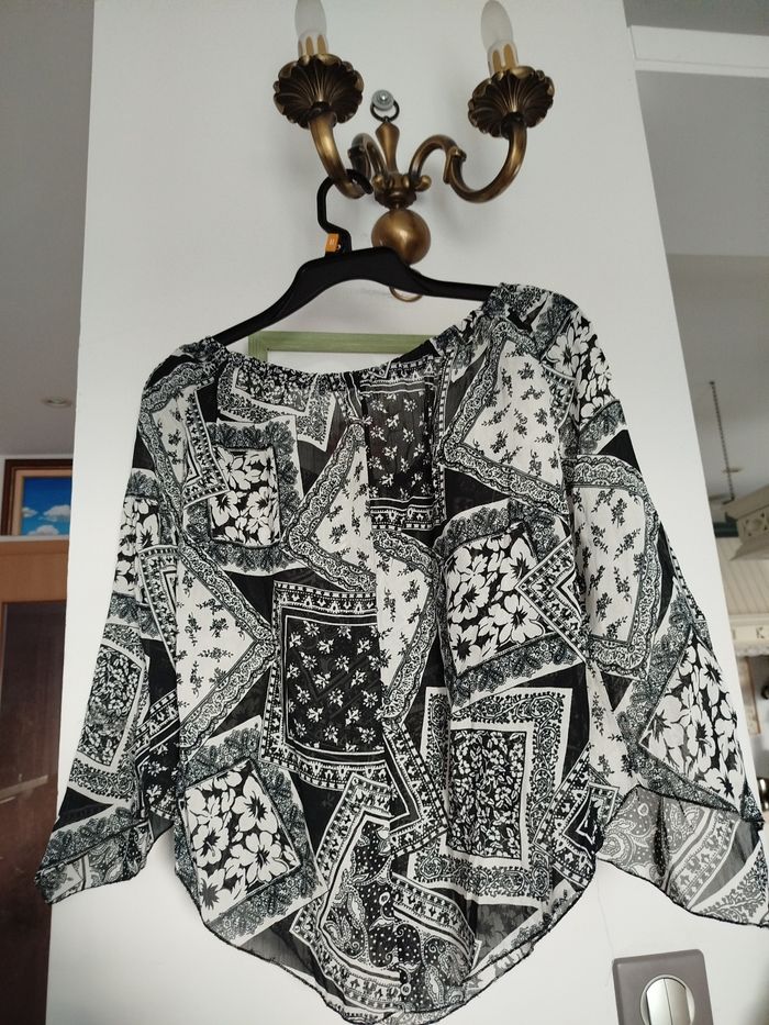 Superbe haut ou chemisier de boutique. Taille 2 - photo numéro 9