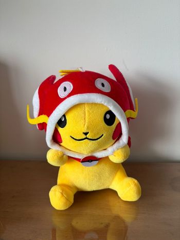 Peluche Pokémon Pikachu cosplay Magicarpe