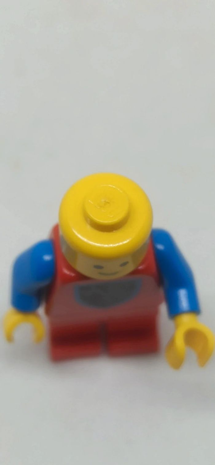 Figurine chevalier lego avec pantalon rouge - photo numéro 6