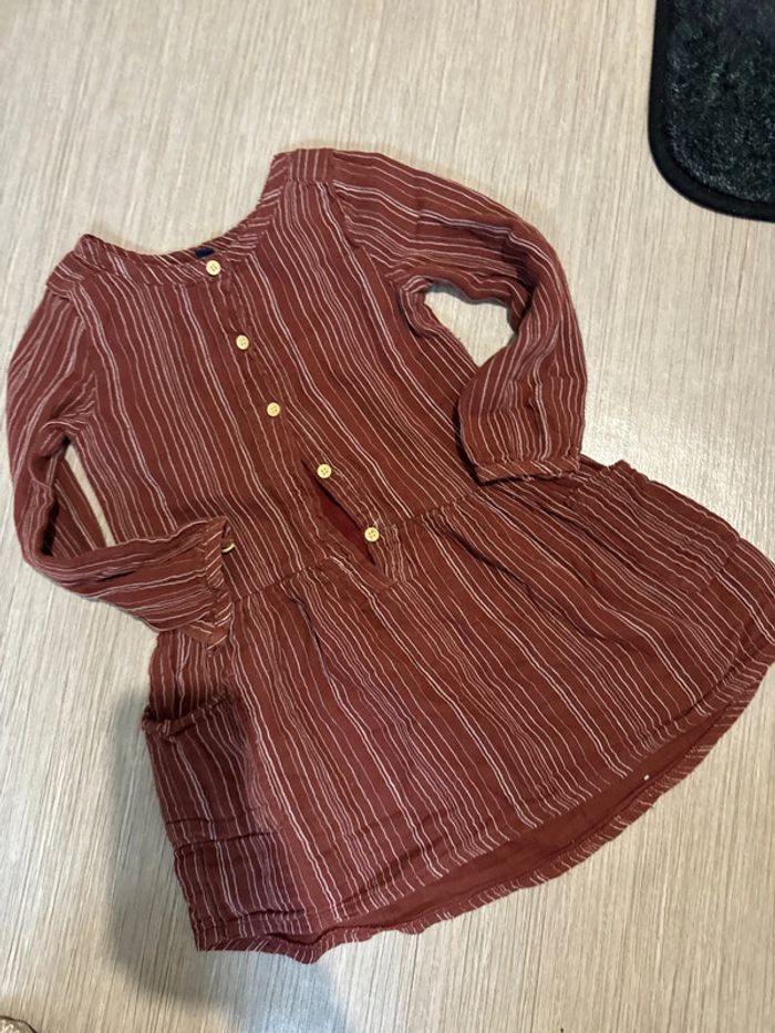 Robe bordeaux rayé 4 ans très bon état - photo numéro 2