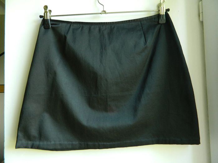 Jupe courte satiné T 44 "Camaieu"