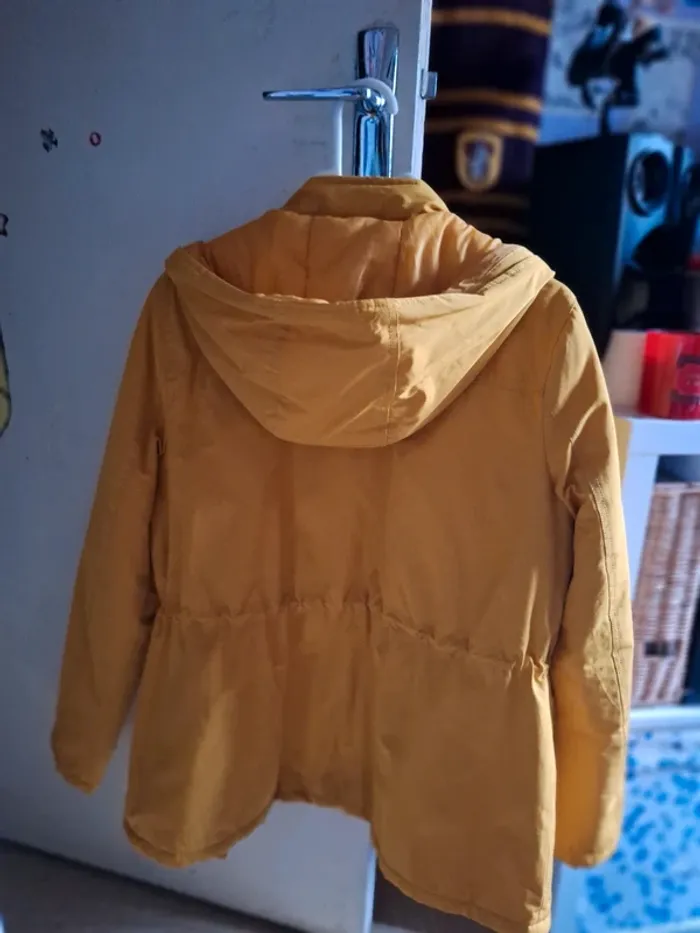 Manteau a capuche jaune - photo numéro 2