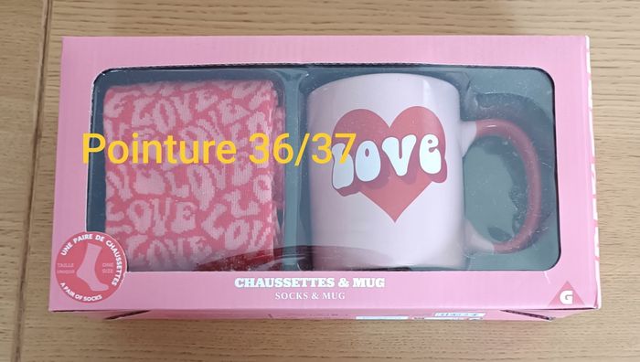 Coffret cadeau mug faïence LOVE et 1 paire de chaussettes assorties femme 36/37