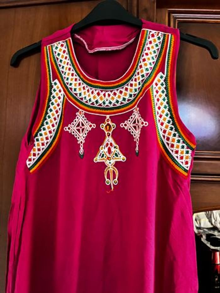 Robe kabyle brodé, mi longue pour femme, tissu coton - photo numéro 2