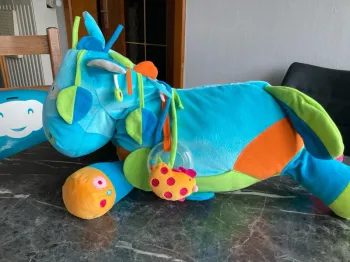 Grosse peluche d’éveil pour bébé avec multi jeux d’éveil dessus