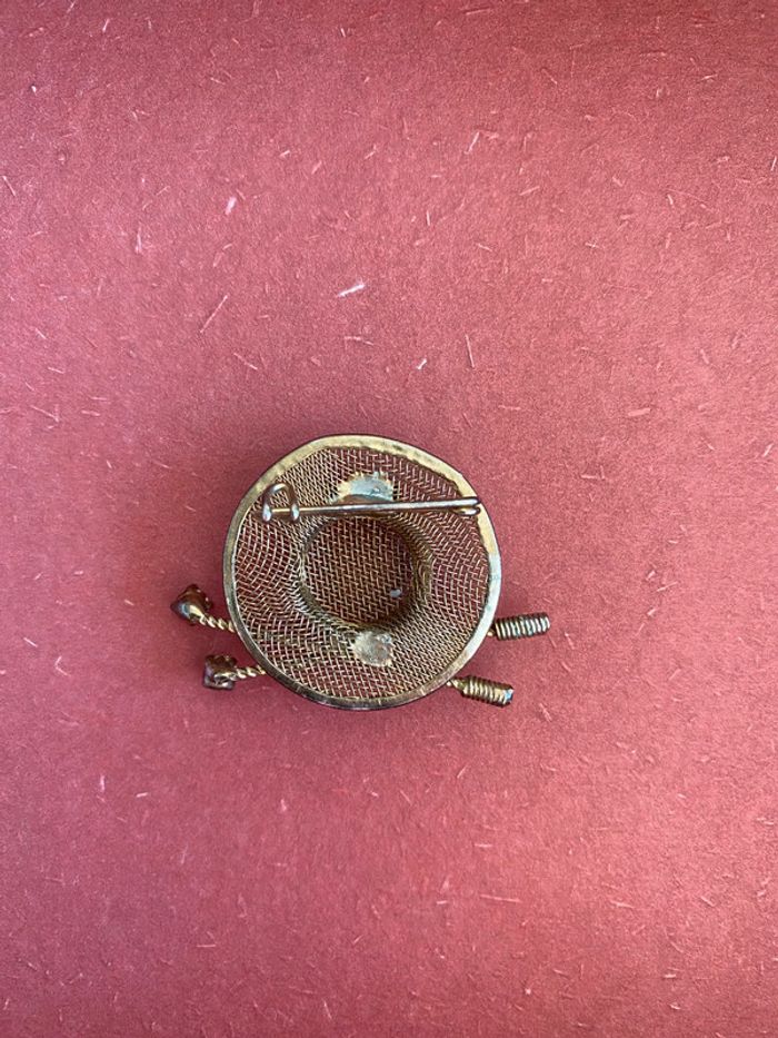 Broche vintage Chapeau en métal doré - photo numéro 3