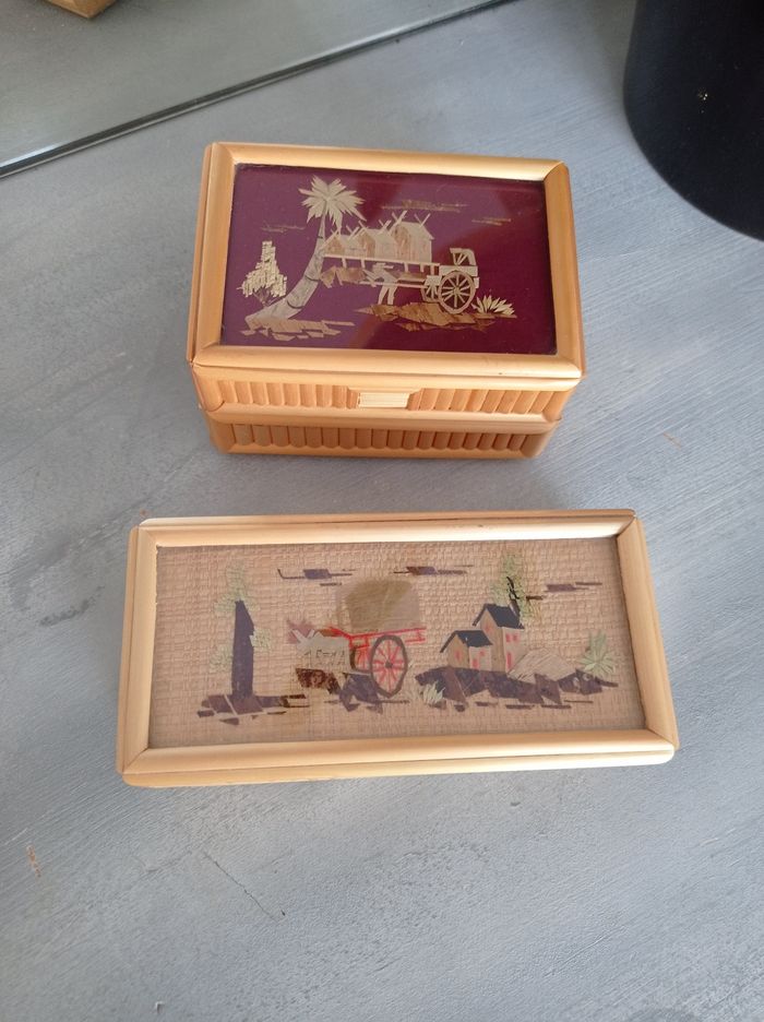 Lot 2 boîtes à bijoux en paille