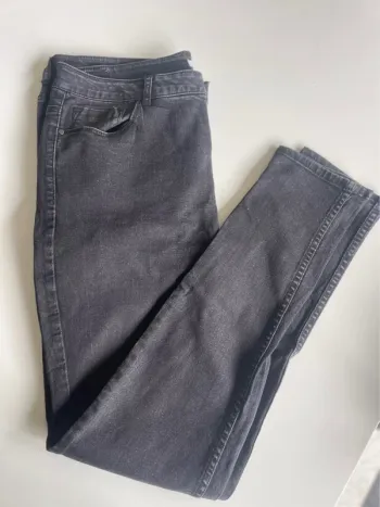 Jean noir taille 42