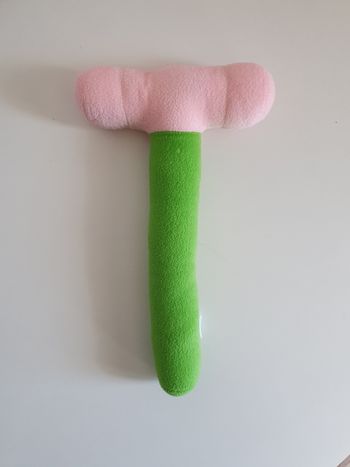 Peluche marteau rose et vert