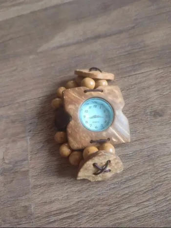 Montre en bois avec bracelet élastique