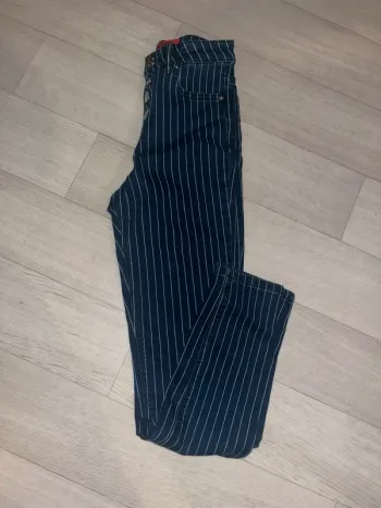 Très beau jean taille haute  pour femme