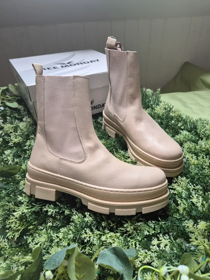 Bottines beiges tendances pointure 39 Free monday