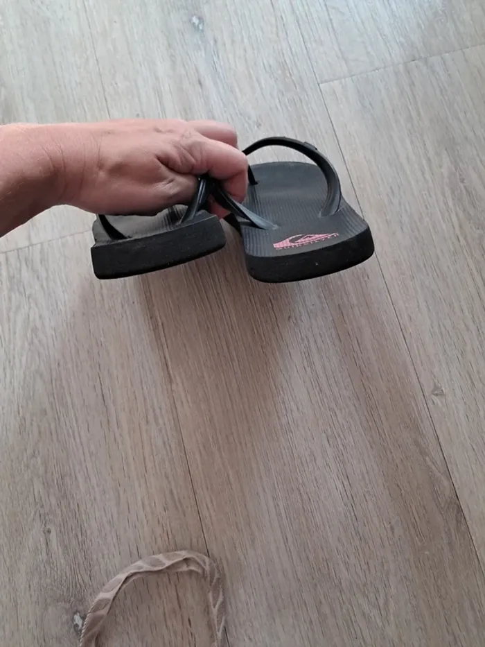 Tong noire - photo numéro 4