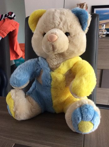 Ours bleu et jaune