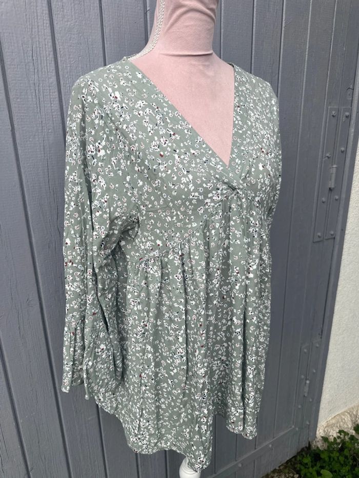 Blouse été légère décolleté col V manches longues fleuri verte blanche - photo numéro 2