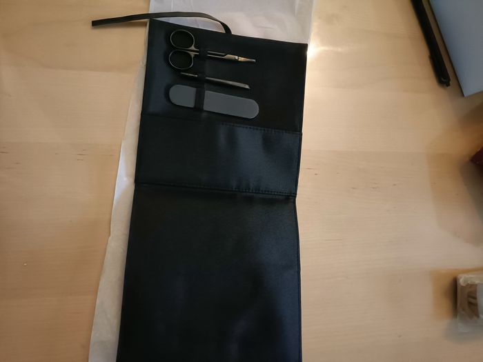 POCHETTES YSL LUXE NEUVES - photo numéro 5