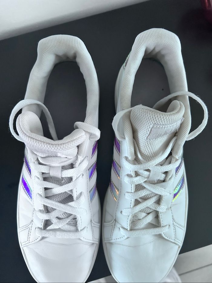 Adidas sneakers blanches – Pointure 38 2/3 – Très bon état – Détails irisés - photo numéro 9