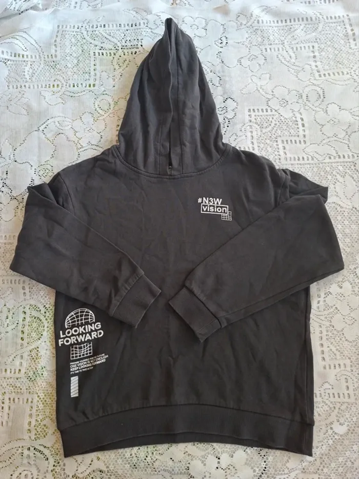 Sweat gris foncé Kiabi en très bon état, taille 12 ans