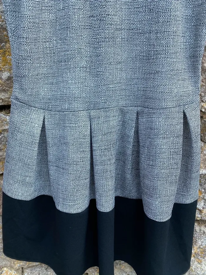 Robe grise et noire - photo numéro 3