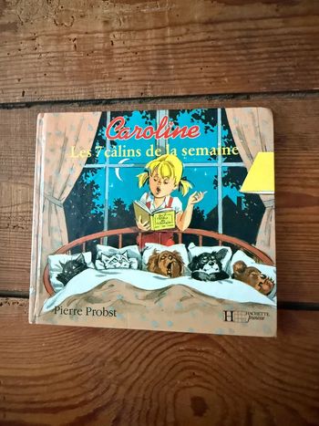 BE Lune - Livre recueil Caroline les 7 Câlins de la semaine Pierre Probst Hachette Jeunesse